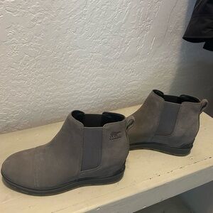 Women Sorel ankle boots